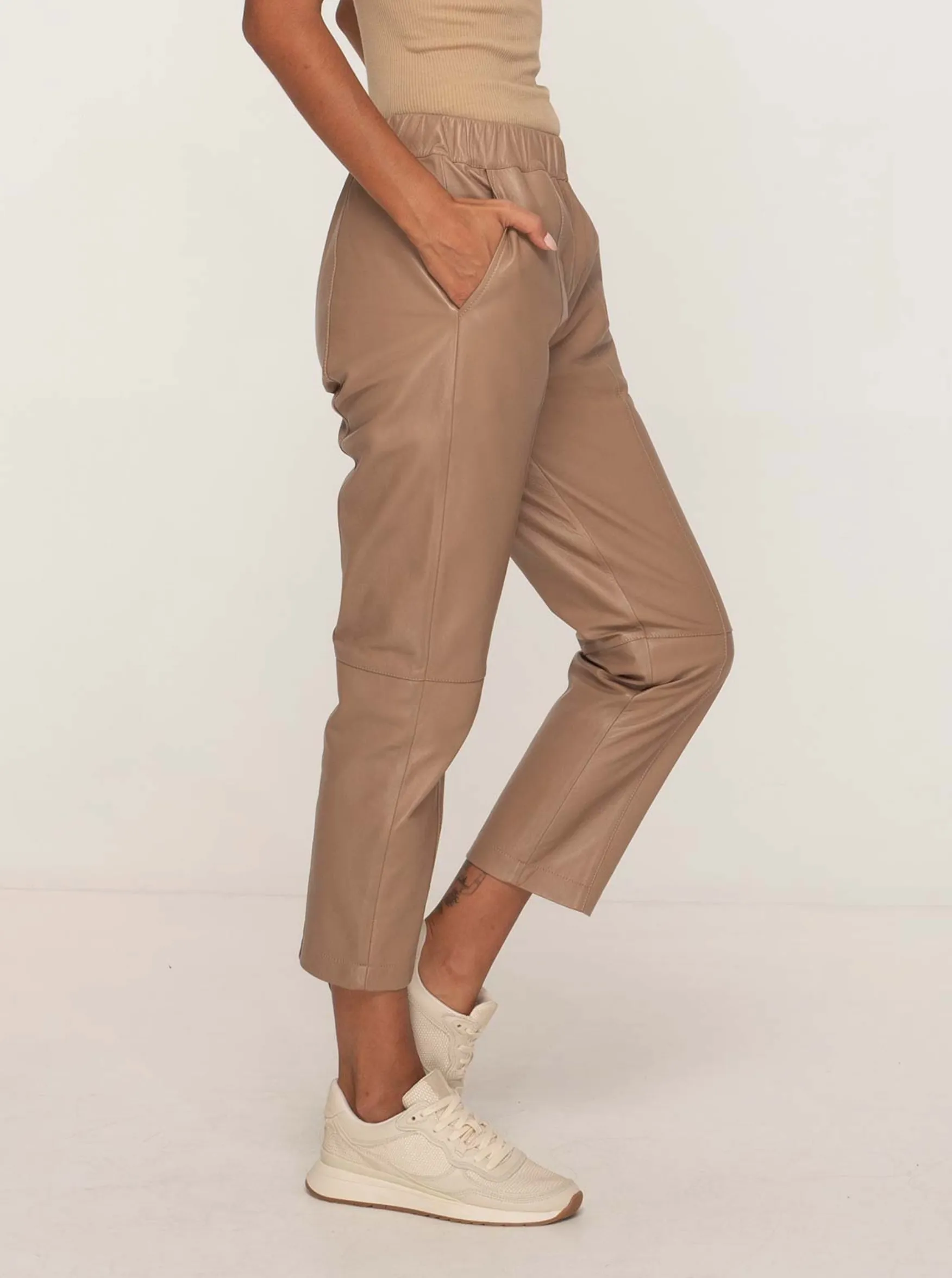 BIANCA LEATHER JOGGER - SESAME